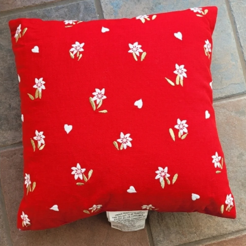 New! Set of 2 Threshold red decorative accent throw pillows heart and flowers